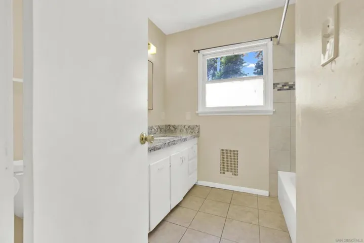 7515 Magnolia Ave, Riverside, California 92504