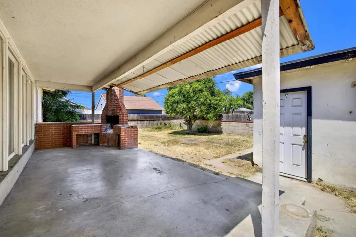 7515 Magnolia Ave, Riverside, California 92504