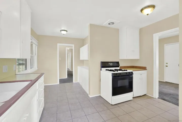 7515 Magnolia Ave, Riverside, California 92504