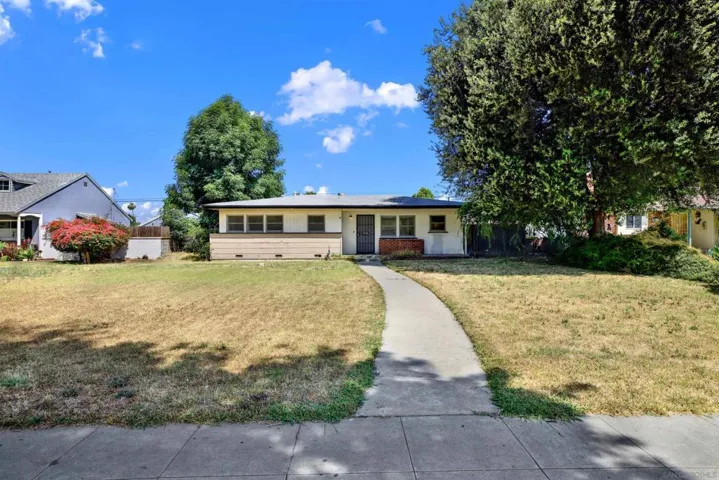 7515 Magnolia Ave, Riverside, California 92504
