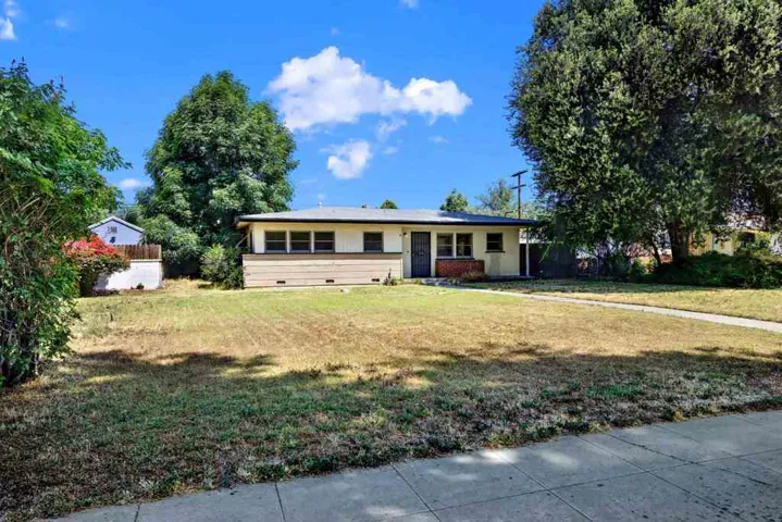 7515 Magnolia Ave, Riverside, California 92504