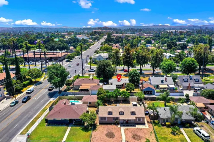 7515 Magnolia Ave, Riverside, California 92504