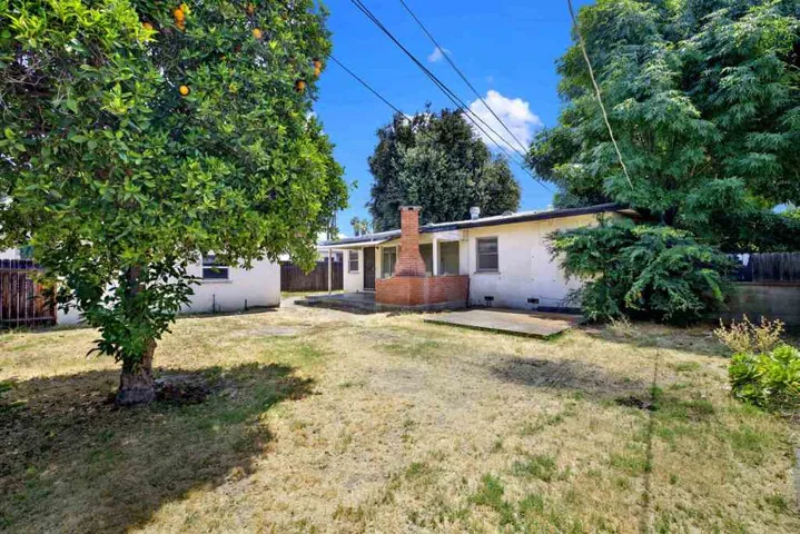 7515 Magnolia Ave, Riverside, California 92504