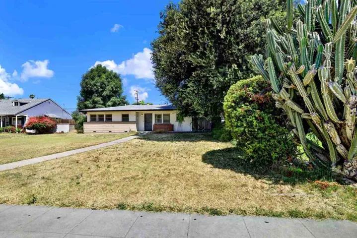 7515 Magnolia Ave, Riverside, California 92504