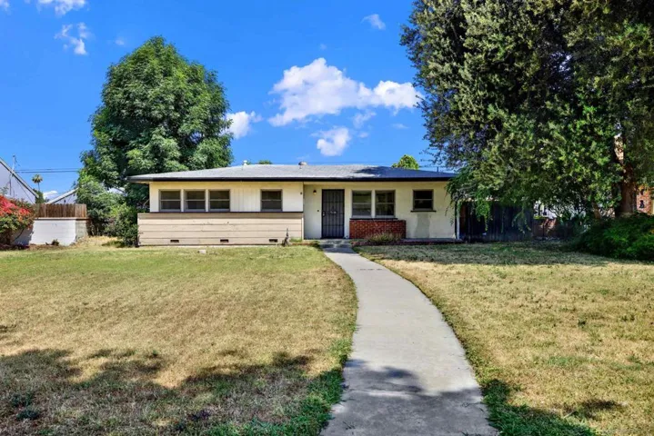 7515 Magnolia Ave, Riverside, California 92504