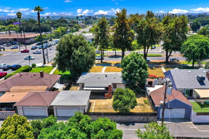 7515 Magnolia Ave, Riverside, California 92504