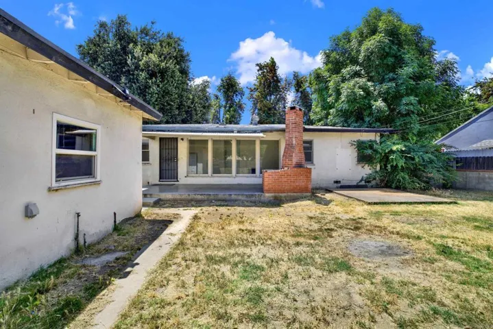 7515 Magnolia Ave, Riverside, California 92504