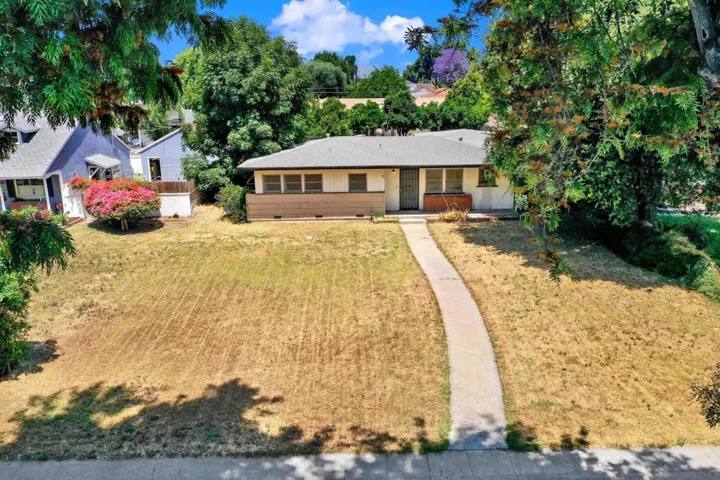 7515 Magnolia Ave, Riverside, California 92504