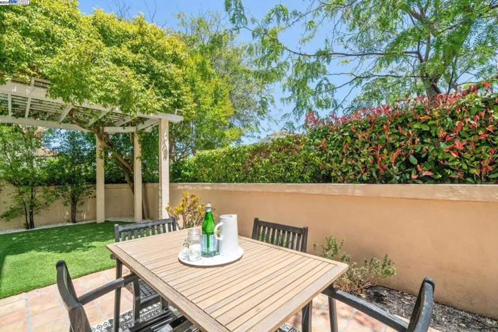 204 Galway Bay, Alameda, California 94502
