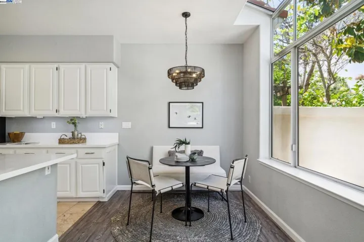 Eat-In Kitchen