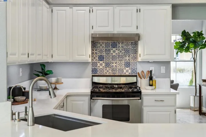 204 Galway Bay, Alameda, California 94502