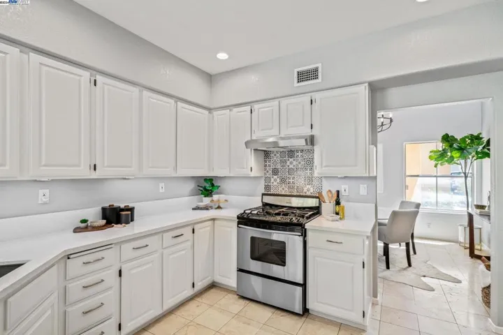 204 Galway Bay, Alameda, California 94502