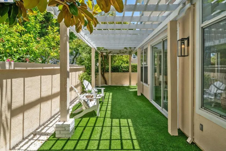 204 Galway Bay, Alameda, California 94502