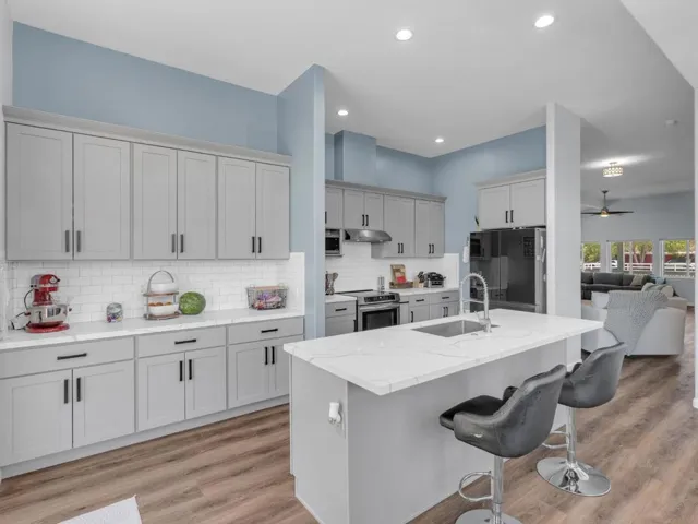200 Prater Way, Hollister, California 95023