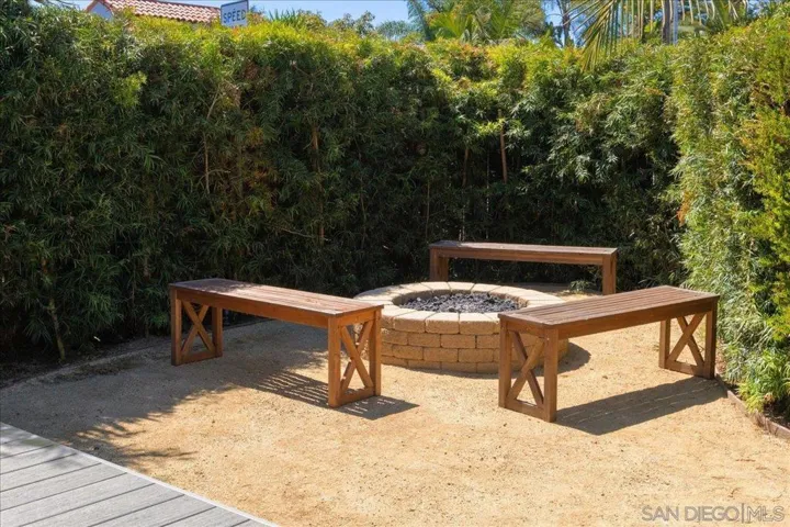 208 E E Glaucus St, Encinitas, California 92024