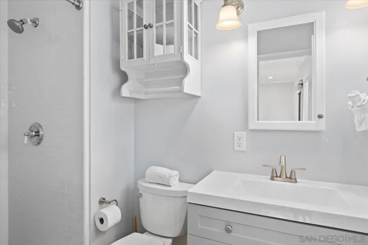 208 E E Glaucus St, Encinitas, California 92024