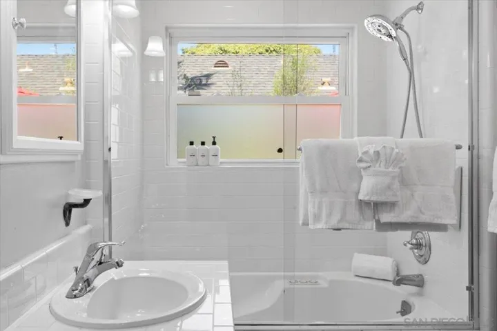 208 E E Glaucus St, Encinitas, California 92024
