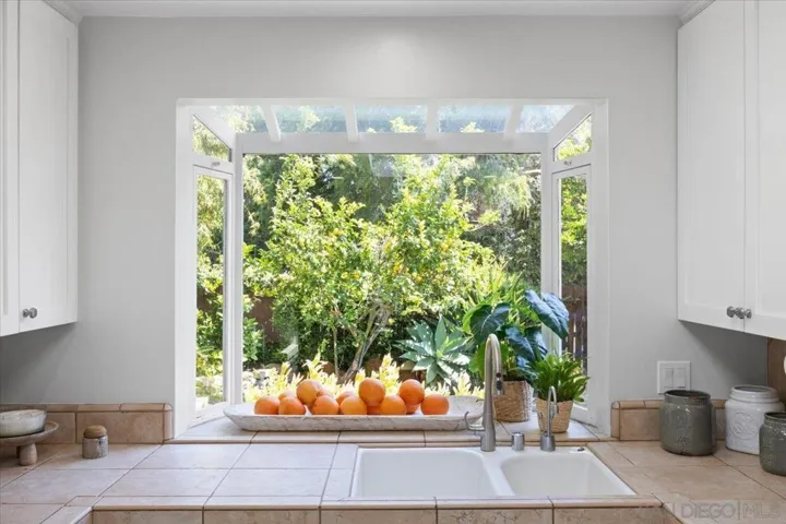 208 E E Glaucus St, Encinitas, California 92024