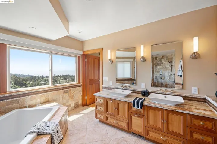 121 Diablo Dr, Oakland, California 94611