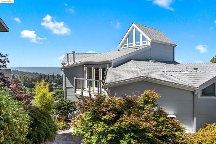 121 Diablo Dr, Oakland, California 94611