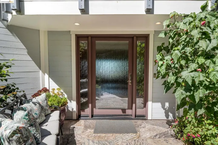 121 Diablo Dr, Oakland, California 94611
