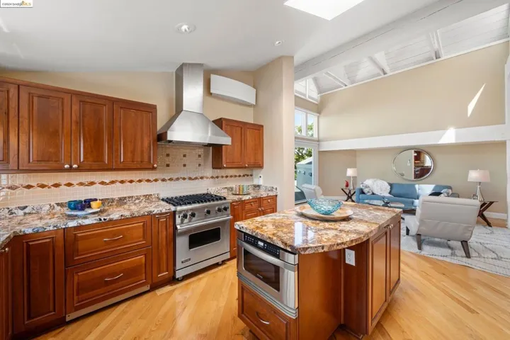 121 Diablo Dr, Oakland, California 94611