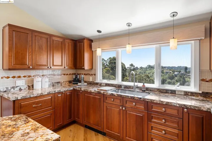 121 Diablo Dr, Oakland, California 94611