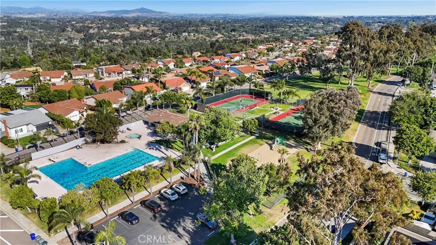 Community pool & tennis & pickleball courts.