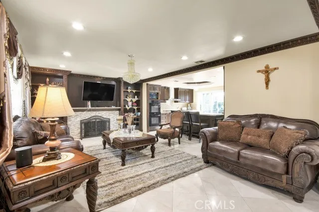 130 E Alderwood Avenue, Orange, California 92865