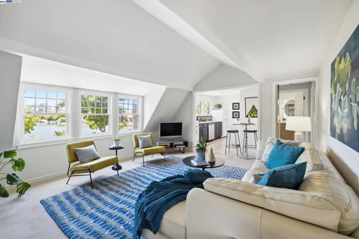701 Grand Street, Alameda, California 94501