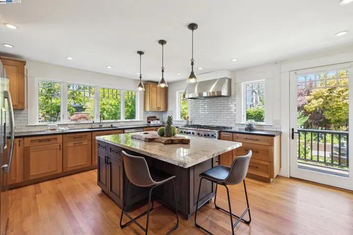 701 Grand Street, Alameda, California 94501