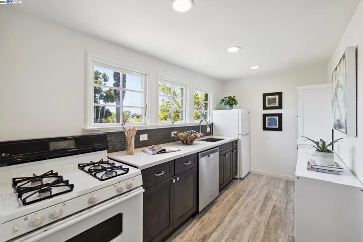 701 Grand Street, Alameda, California 94501