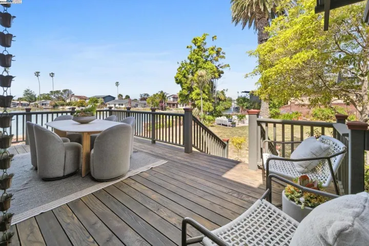 701 Grand Street, Alameda, California 94501