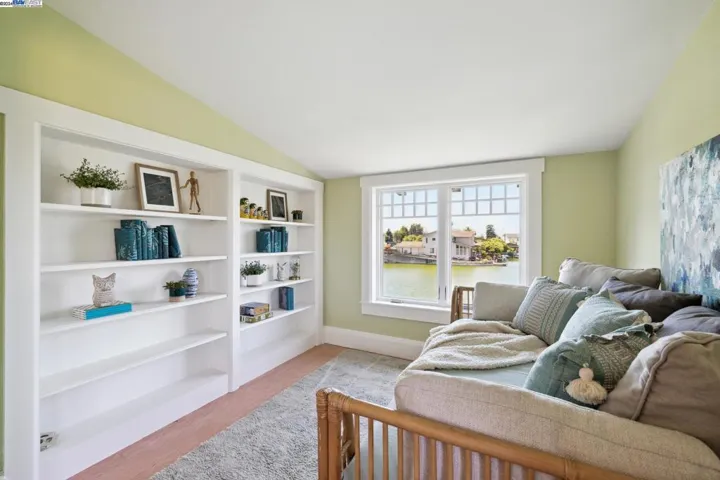 701 Grand Street, Alameda, California 94501