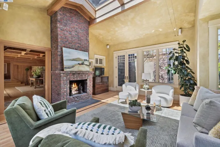 701 Grand Street, Alameda, California 94501