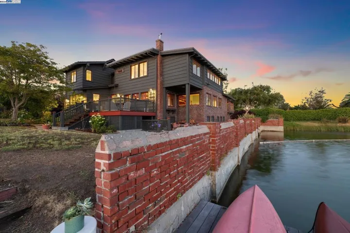 701 Grand Street, Alameda, California 94501