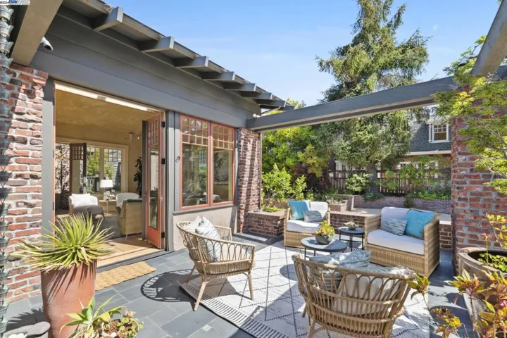 701 Grand Street, Alameda, California 94501