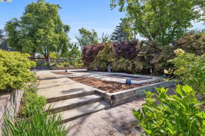 701 Grand Street, Alameda, California 94501