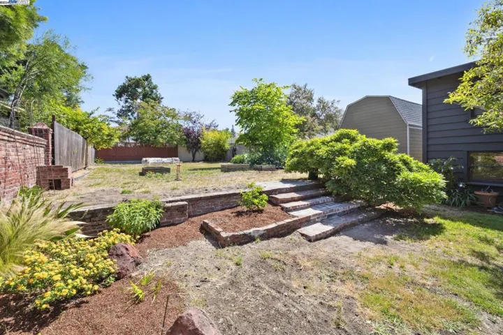 701 Grand Street, Alameda, California 94501