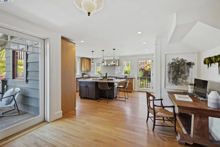 701 Grand Street, Alameda, California 94501