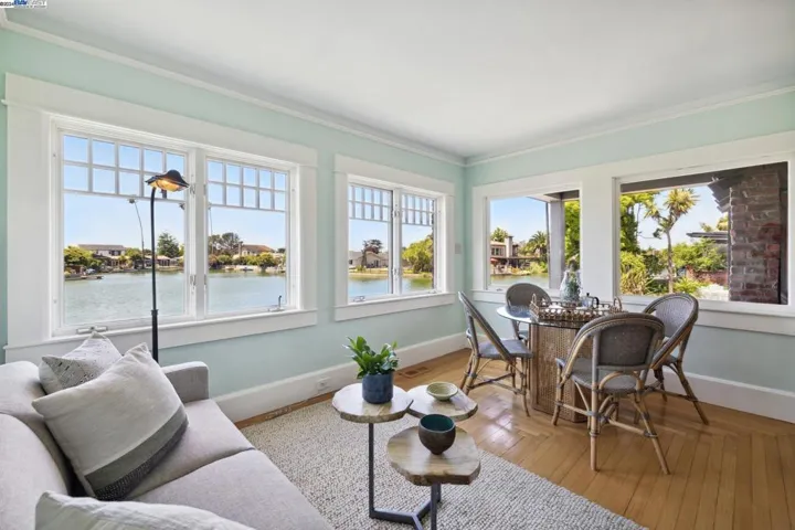 701 Grand Street, Alameda, California 94501
