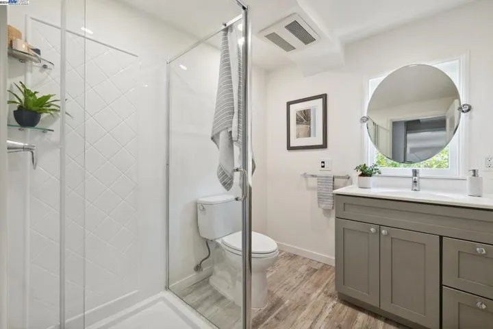 701 Grand Street, Alameda, California 94501