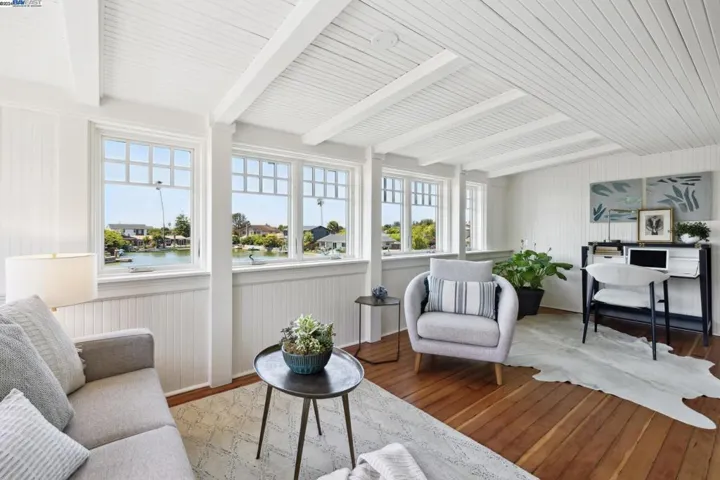 701 Grand Street, Alameda, California 94501