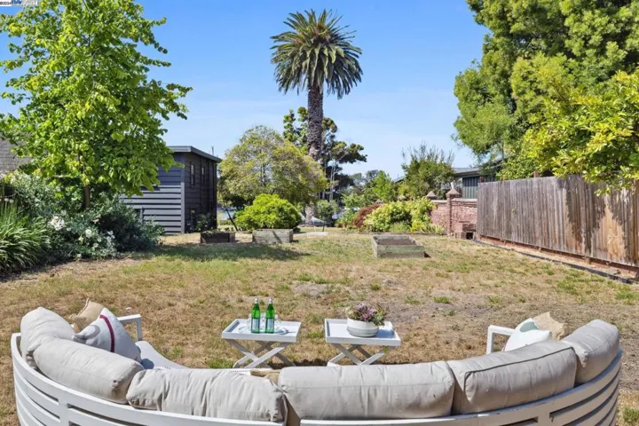 701 Grand Street, Alameda, California 94501