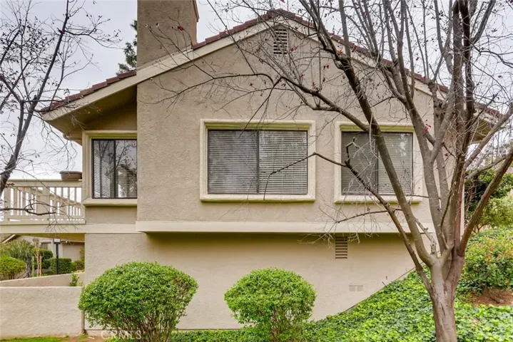 529 El Azul Circle, Oak Park, California 91377