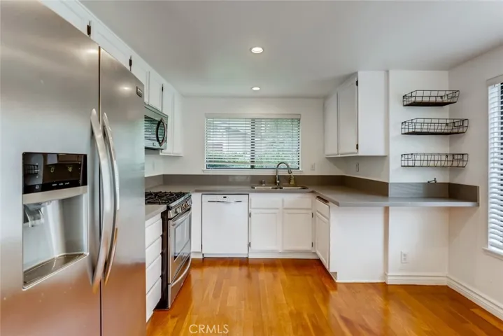 529 El Azul Circle, Oak Park, California 91377