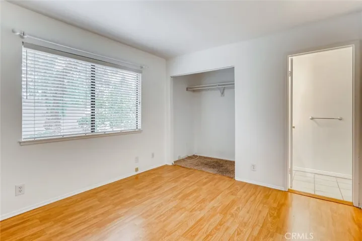 529 El Azul Circle, Oak Park, California 91377