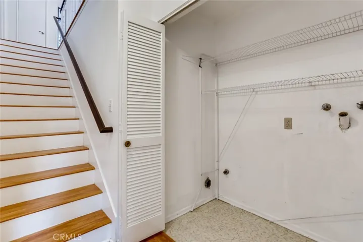 529 El Azul Circle, Oak Park, California 91377