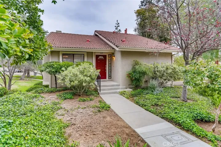 529 El Azul Circle, Oak Park, California 91377