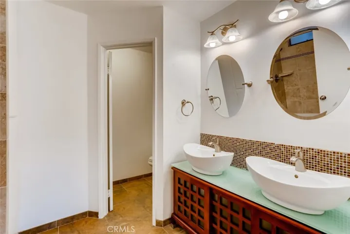 529 El Azul Circle, Oak Park, California 91377